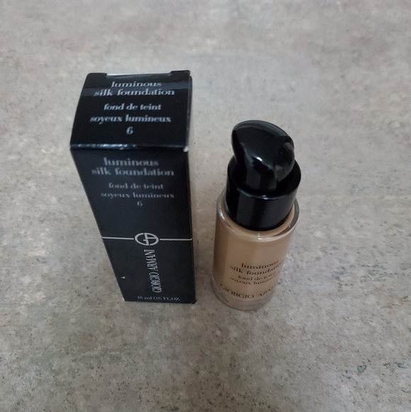 Sephora Other - Luminous Silk Foundation (Shade 6)
